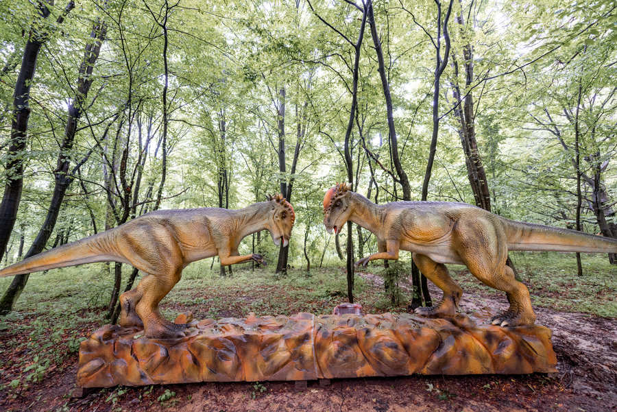 Виставка динозаврів біля Львова.