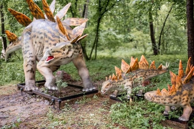 Динозавры в парке развлечений Уруру.