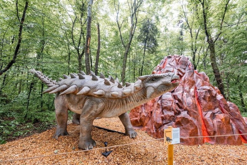 Парк динозаврів біля Львова.