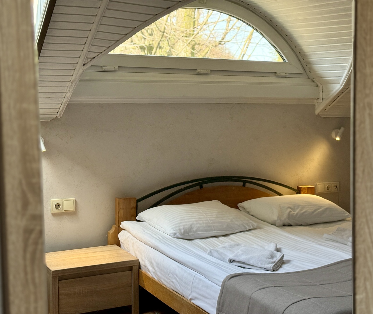 Двомісний економ