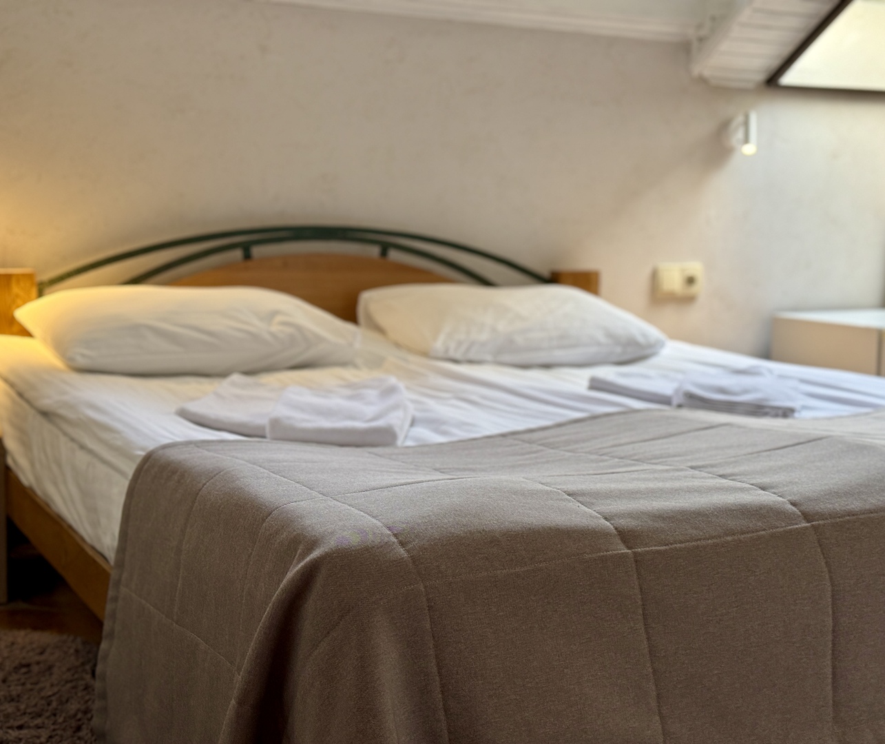 Двомісний економ